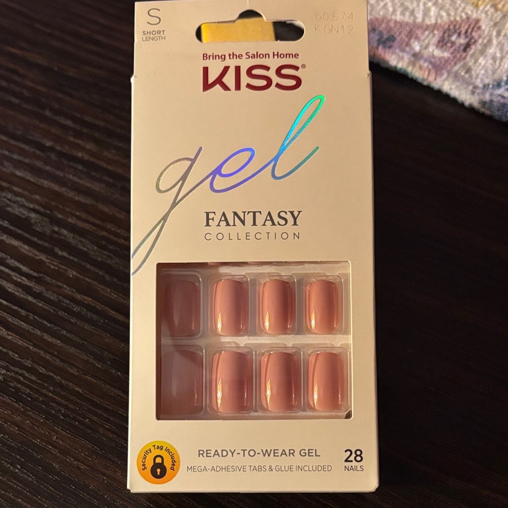 KISS Gel Fantasy Collection Nails in Peach